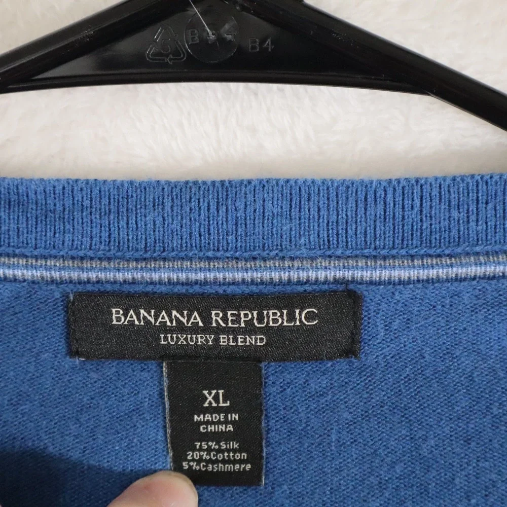Banana Republic Luxury Blend Men's XL Blue Silk Cashmere V-Neck Sweater